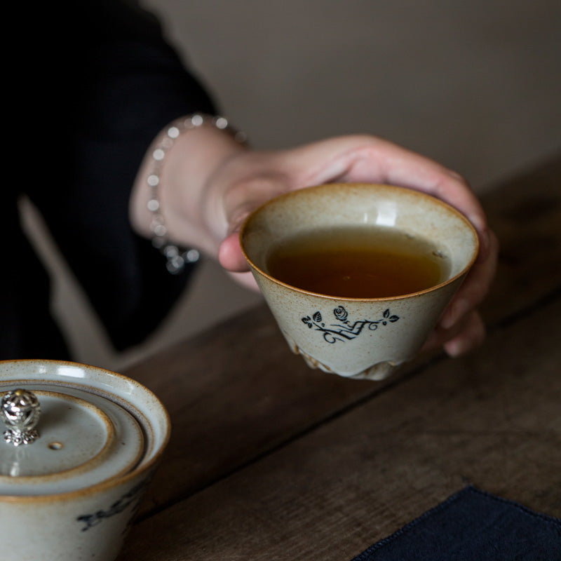 Rose Bush Travel Tea Set With Easy Gaiwan and Cups