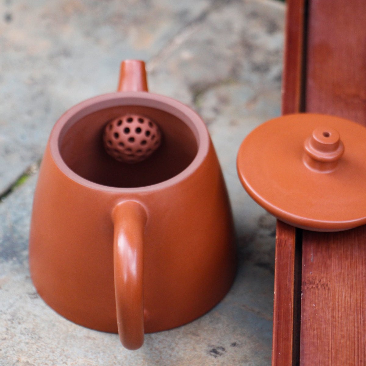 Jian Shui Clay "Han Duo Hu" Teapot by Huang Shou Zhen