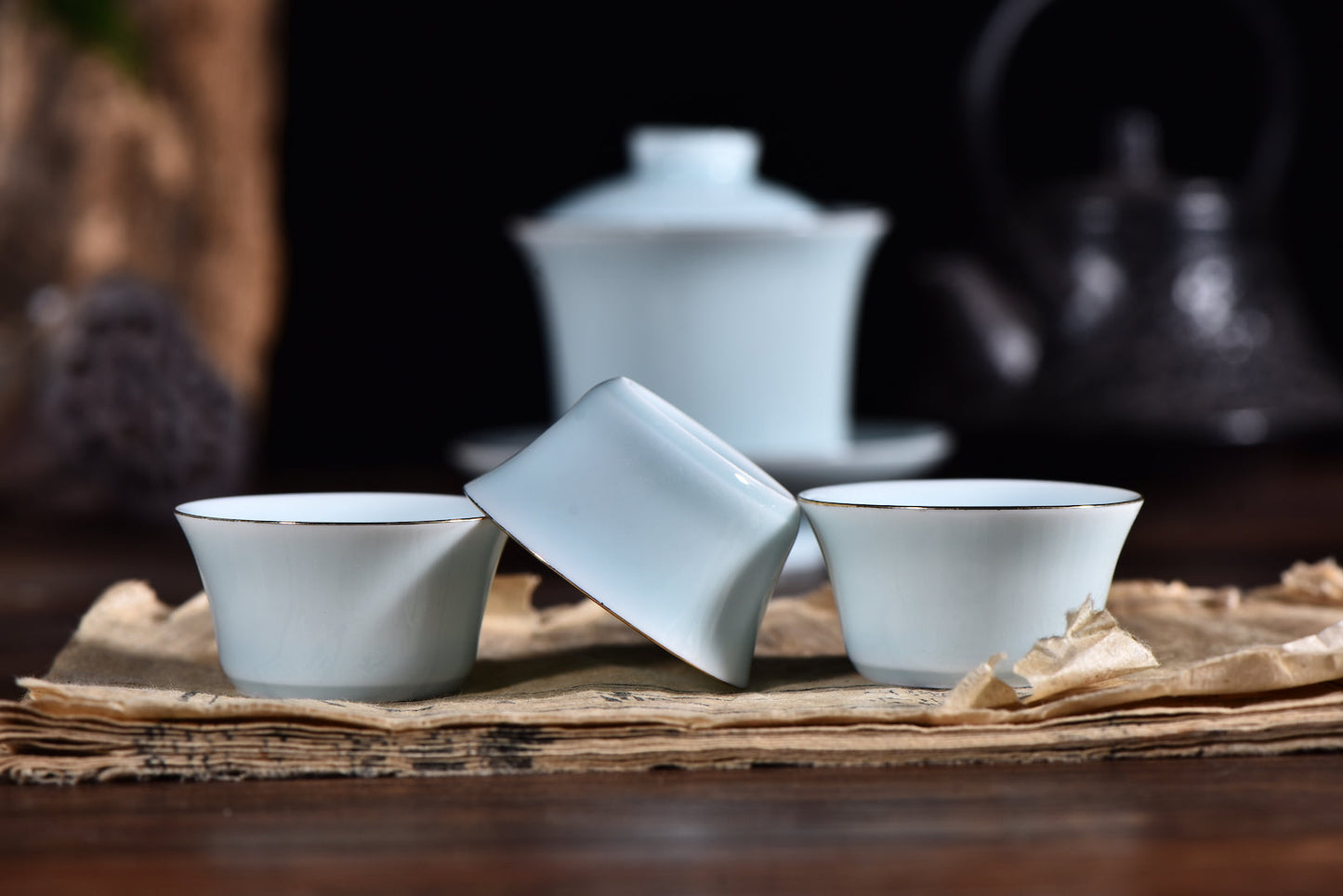 "Silver Lining" Porcelain Gaiwan with Matching Cups and Cloth Carrier Bag