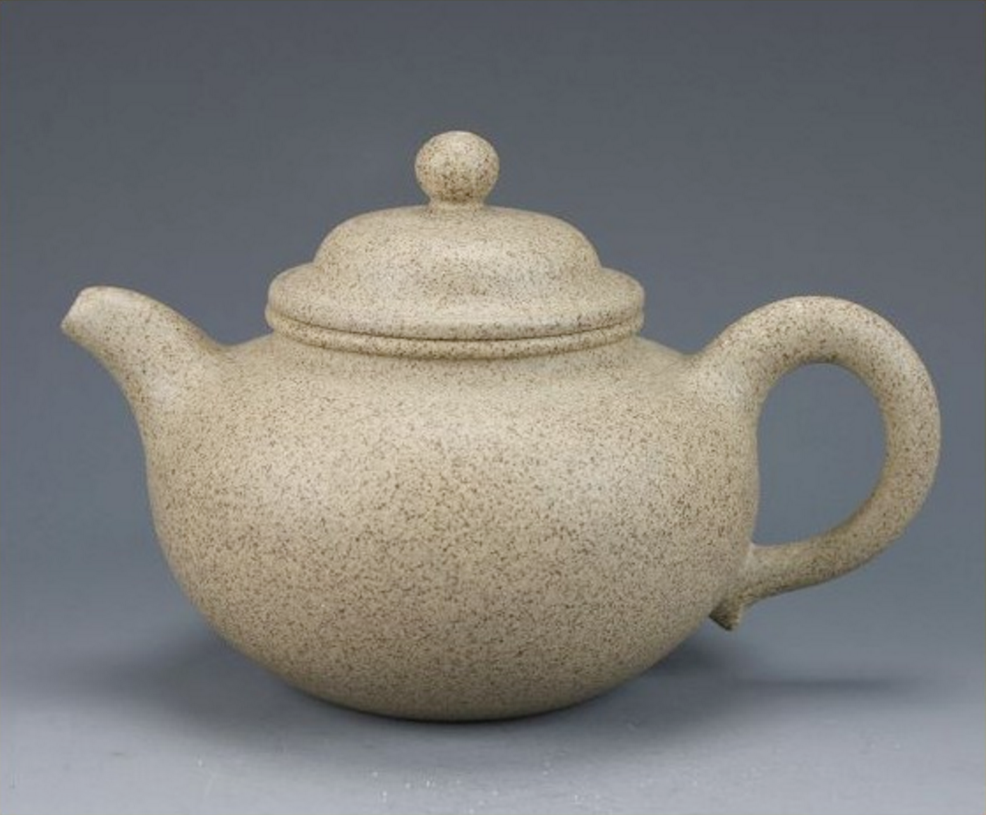 Bai Ma Zi Duan Ni Lian Zi Yixing Clay Teapot by Wang De Ming