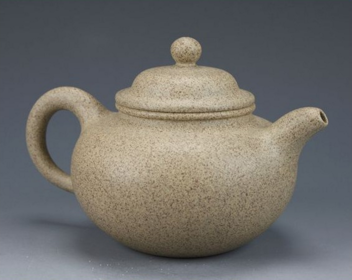 Bai Ma Zi Duan Ni Lian Zi Yixing Clay Teapot by Wang De Ming