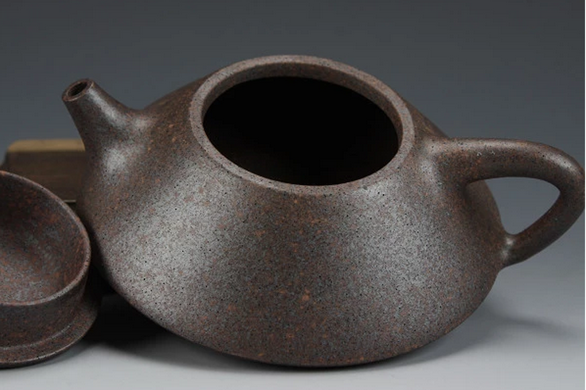 High Fired Old Duan Ni Clay Shi Piao Teapot * 140ml